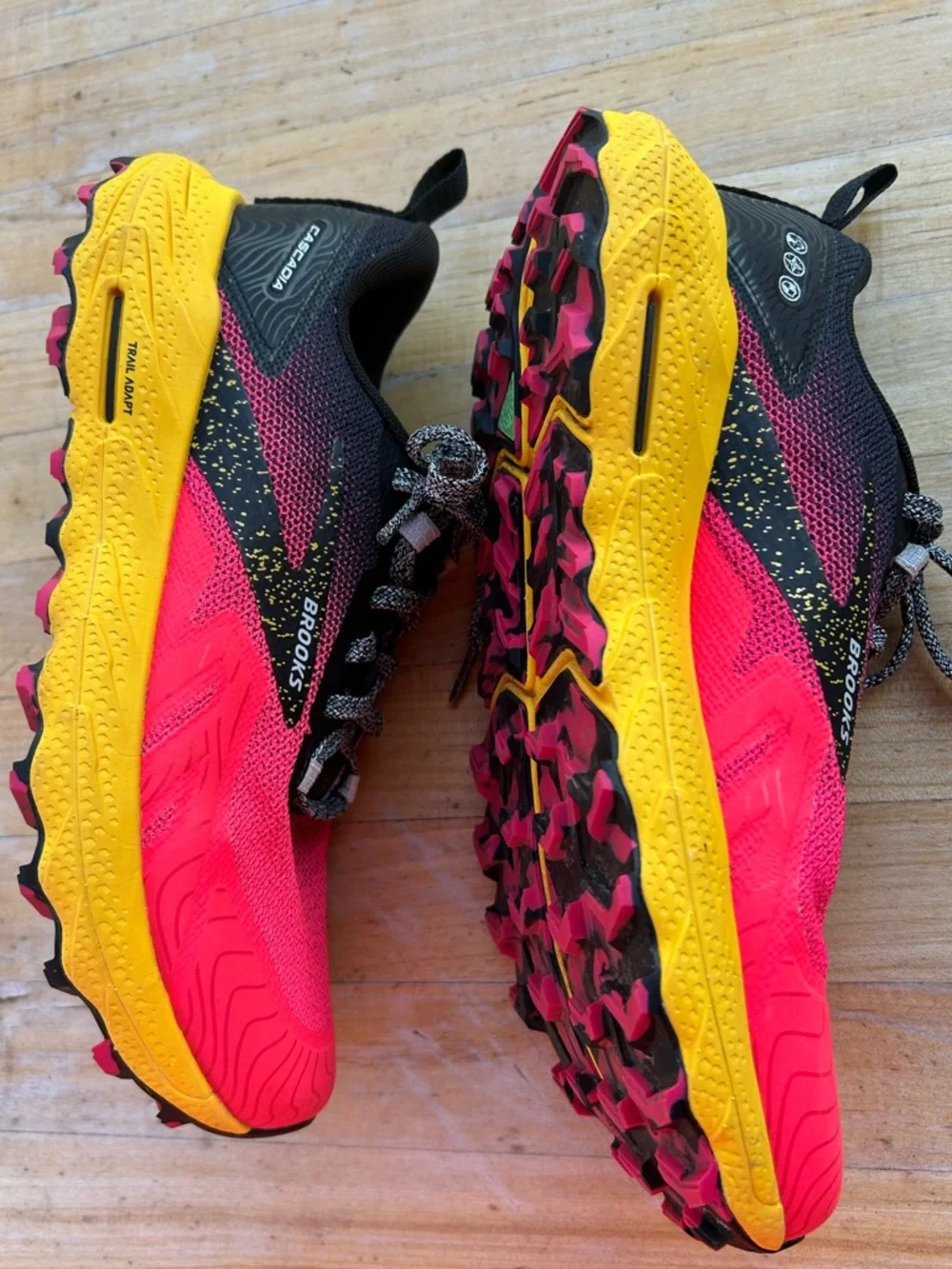 Brooks Cascadia 17 Diva Pink Black Lemon Women's 6.5 Running Shoes Sneakers - Picture 4 of 8